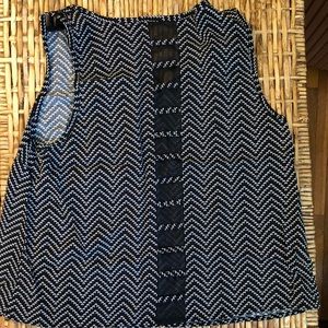 Black and White Attention Semi Crop Top Shirt Sz.L